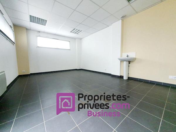 OMBREE D ANJOU - MURS COMMERCIAUX LOUES  210 m²
