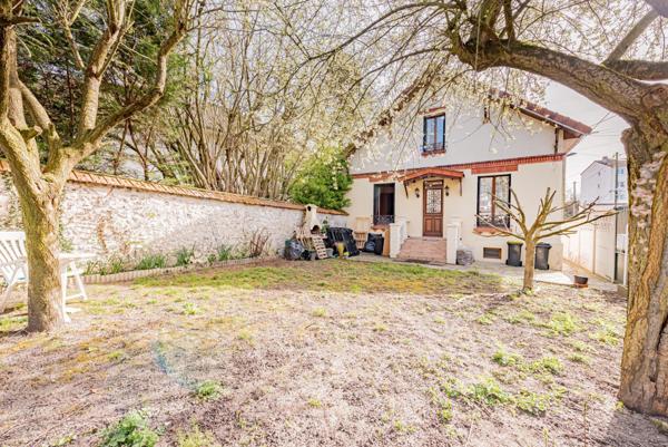 Maison sur sous-sol total / double garage indépendant / véranda / jardin