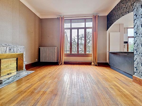 charmant F4 _ moulures _ cheminées _ grand espace de vie _ terrasse