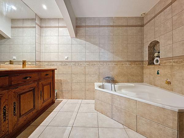 charmant F4 _ moulures _ cheminées _ grand espace de vie _ terrasse