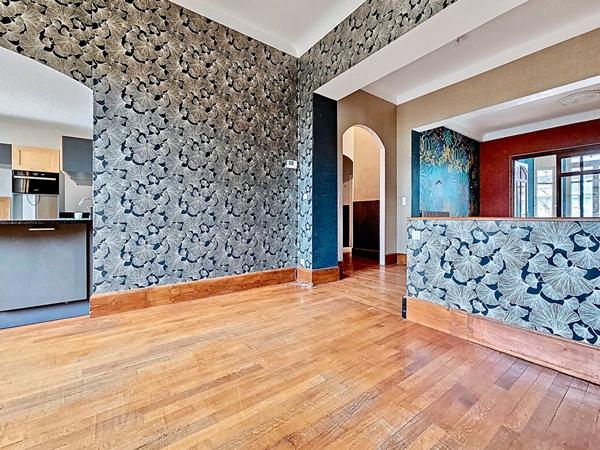 charmant F4 _ moulures _ cheminées _ grand espace de vie _ terrasse