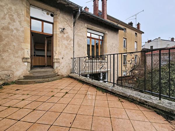 charmant F4 _ moulures _ cheminées _ grand espace de vie _ terrasse