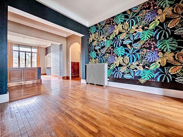 charmant F4 _ moulures _ cheminées _ grand espace de vie _ terrasse