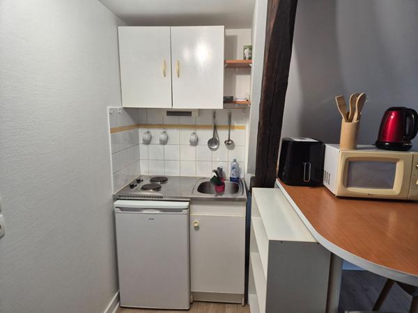 studio 19 m2 HYPERCENTRE TOUTES CHARGES COMPRISES