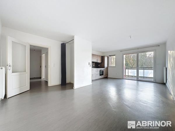 Appartement de type 3 de 2015 exposé S/O avec balcon et parking - 2 chambres - Cadre exceptionnel. COMINES