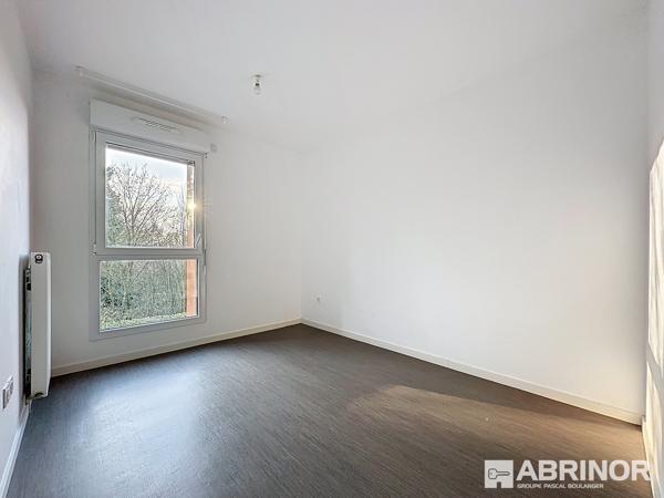 Appartement de type 3 de 2015 exposé S/O avec balcon et parking - 2 chambres - Cadre exceptionnel. COMINES