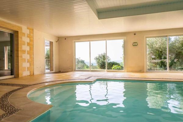 Maison contemporaine - Sarlat-la-caneda Demeure contemporaine, piscine intérieure, et terrain clos