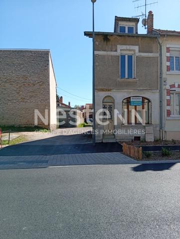 REVIGNY-SUR-ORNAIN maison de ville de 92 m² de type F4 avec cour et cave.