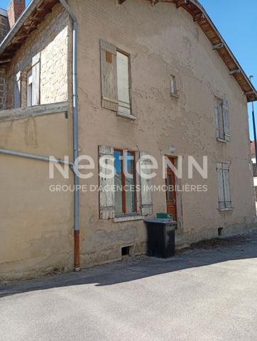 REVIGNY-SUR-ORNAIN maison de ville de 92 m² de type F4 avec cour et cave.