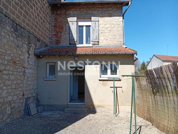 REVIGNY-SUR-ORNAIN maison de ville de 92 m² de type F4 avec cour et cave.