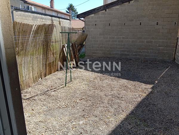 REVIGNY-SUR-ORNAIN maison de ville de 92 m² de type F4 avec cour et cave.
