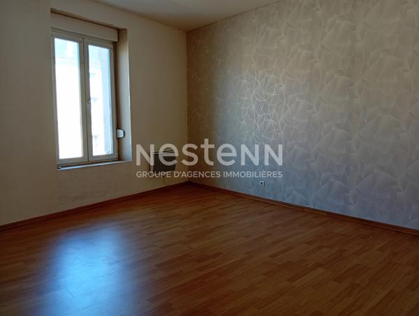 REVIGNY-SUR-ORNAIN maison de ville de 92 m² de type F4 avec cour et cave.