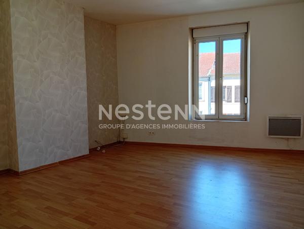 REVIGNY-SUR-ORNAIN maison de ville de 92 m² de type F4 avec cour et cave.