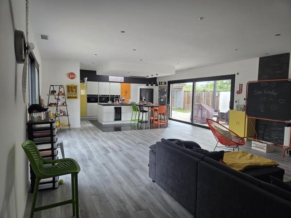 Maison à vendre 638 670 € Léognan 5 p 169 m² DPE A