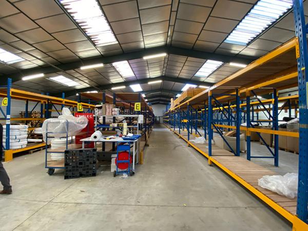 Local d'activité 1250 m2 - NANTES EST