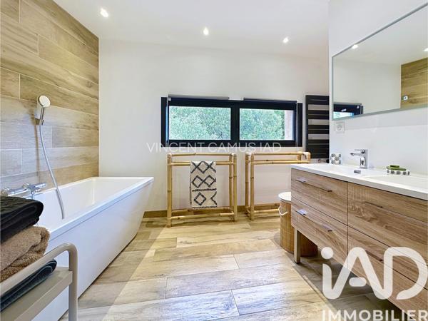 Maison à vendre 7 pièces 221 m² Sanary-sur-Mer