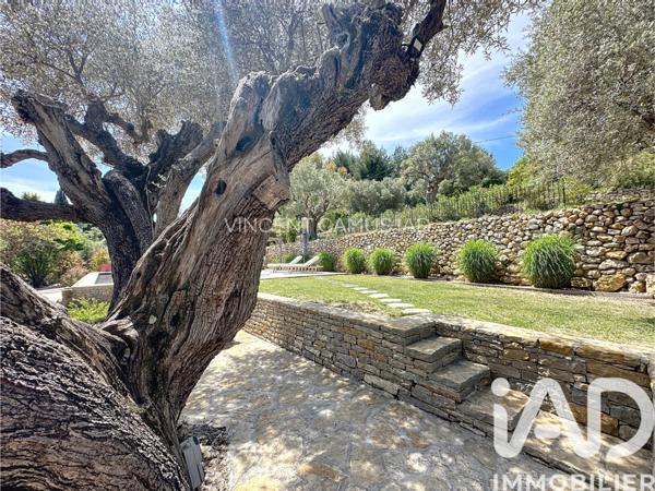 Maison à vendre 7 pièces 221 m² Sanary-sur-Mer