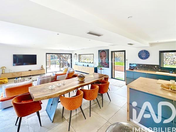 Maison à vendre 7 pièces 221 m² Sanary-sur-Mer