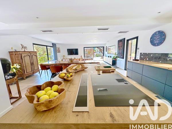 Maison à vendre 7 pièces 221 m² Sanary-sur-Mer