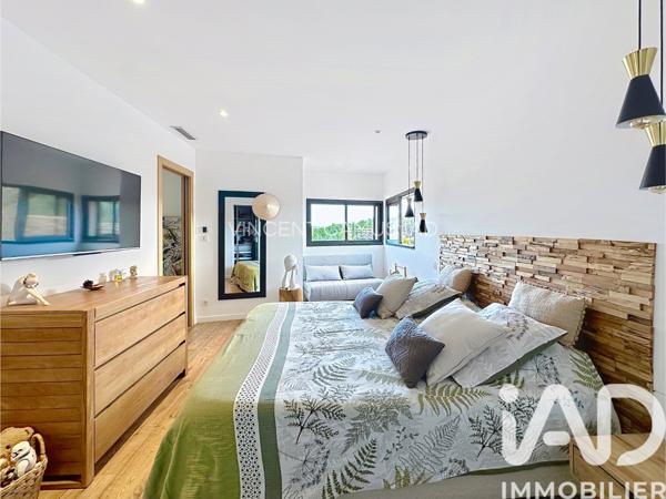 Maison à vendre 7 pièces 221 m² Sanary-sur-Mer