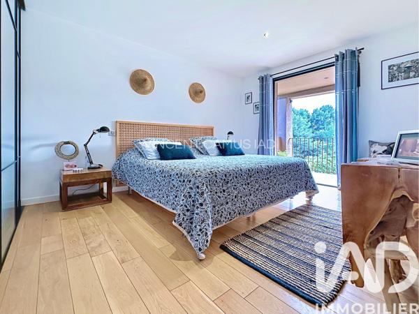 Maison à vendre 7 pièces 221 m² Sanary-sur-Mer