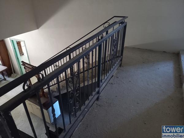 Immeuble
                                                                                                                                                
                                                                                                                                                
                                                                                                                                                
                                                    
                                                                                                                                                                                                                                                                                                                        2000  m²                                                                                                                                                                                                         2 etage(s)