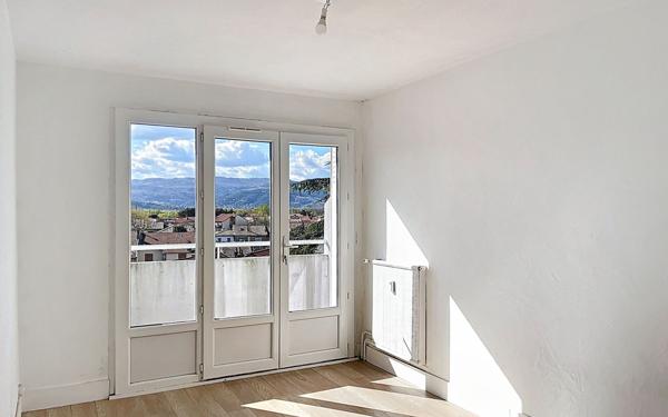 Appartement à vendre    4 pièces • 72,04 m2 Bourg-lès-Valence