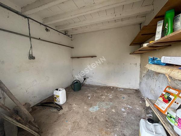 Ancienne ferme située entre CHALON-SUR-SAONE et LONS-LE-SAUNIER proche LOUHANS et ses 157 arcades à 25 minutes de l'autoroute A39 et 30 minutes de l'A6