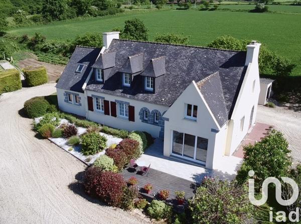 Maison traditionnelle 7 pièces de 168 m² à Plouvien (29860)
