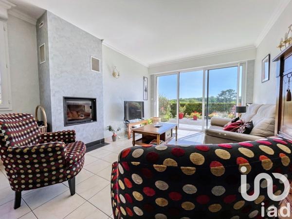 Maison traditionnelle 7 pièces de 168 m² à Plouvien (29860)