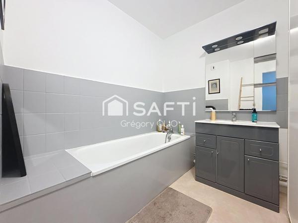 APPARTEMENT 2 PIECES AVEC PLACE DE PARKING ET CAVE