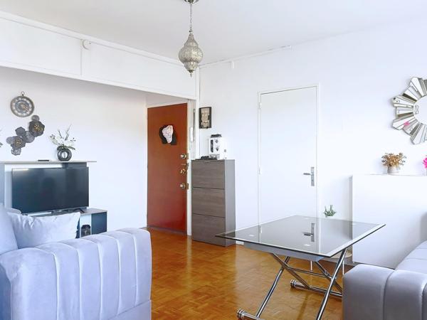 Appartement T3/4 avec garage, cave et vue dégagée