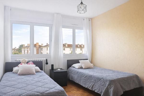 Appartement T3/4 avec garage, cave et vue dégagée