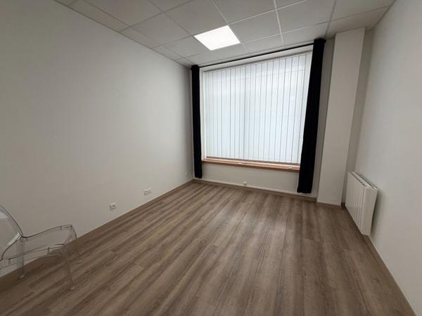 Bureau Square de la Couronne 49,74 m2