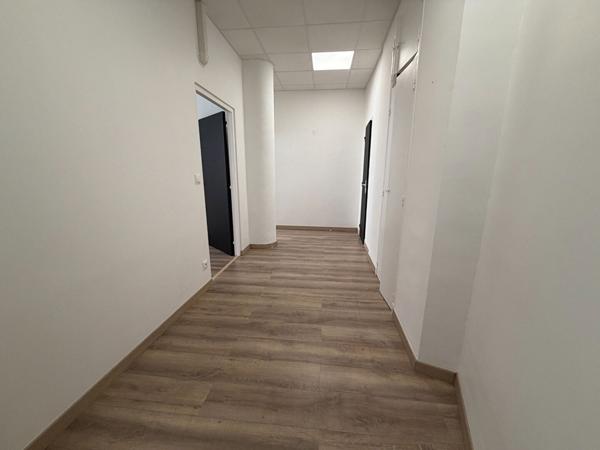 Bureau Square de la Couronne 49,74 m2