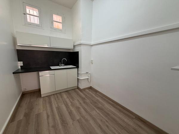 Bureau Square de la Couronne 49,74 m2