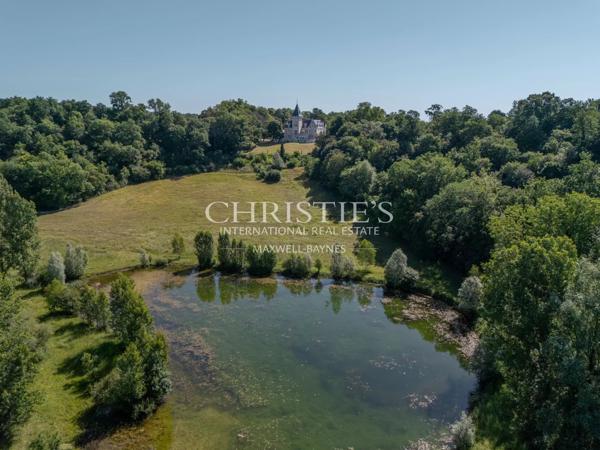 Magnifique château avec installations équestres de très haut niveau