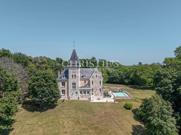 Magnifique château avec installations équestres de très haut niveau
