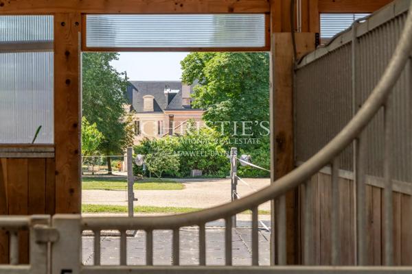 Magnifique château avec installations équestres de très haut niveau
