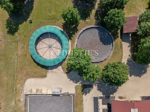 Magnifique château avec installations équestres de très haut niveau