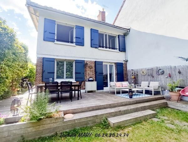 Maison
         5 pièces
        - 136 m² 419 000 € *