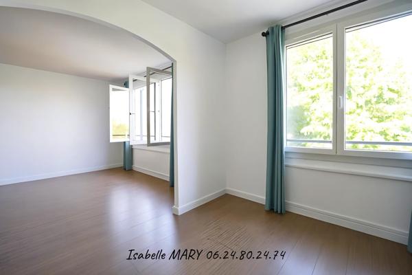 Maison
         5 pièces
        - 136 m² 419 000 € *