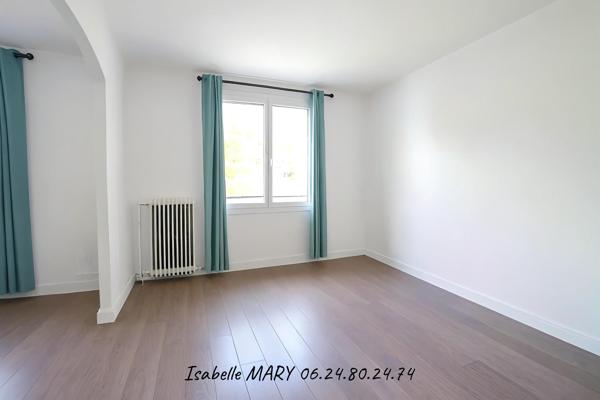 Maison
         5 pièces
        - 136 m² 419 000 € *