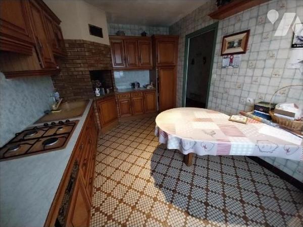 VITRE, spacieuse maison d'environ 153 m² habitables située dans un quartier calme et en impasse...