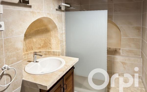 Maison à vendre    2 pièces • 74 m2 Beaucaire