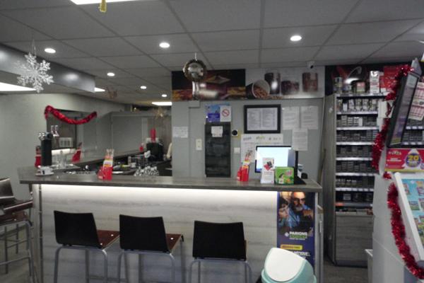 Fonds de commerce à vendre LOURDES (65)- Très beau bar tabac avec un EBE de 80 ke. avec cession des murs ( Option prix en sus)