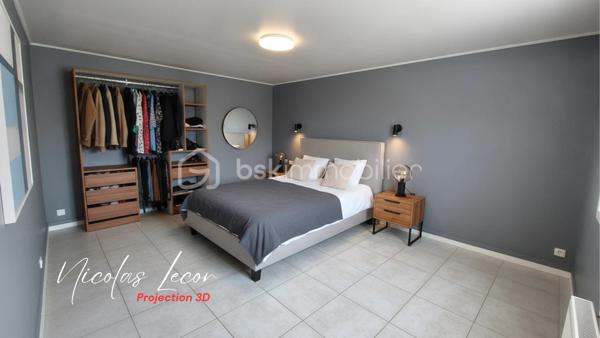 À Nérondes, découvrez cette maison offrant un cadre agréable et un beau potentiel d’évolution, implantée sur une parcelle de 370 m² entièrement close.
La maison se compose d’une cuisine, d’un séjour donnant accès à une chambre, d’un petit dégagement ainsi que d’une salle d’eau, qui pourra être modernisée selon vos envies.
À l’extérieur, un escalier permet d’accéder à un espace situé au-dessus de la maison. 
Celui-ci nécessite des travaux de rénovation, mais offre la possibilité de créer un espace supplémentaire, notamment une chambre d’amis, un bureau ou une pièce de rangement selon vos besoins et votre projet.
Côté confort, le bien bénéficie du double vitrage PVC avec volets roulants électriques, de la fibre, ainsi que d’une chaudière électrique installée en 2023. Un poêle à bois vient compléter le chauffage en appoint.
À l’extérieur, vous profiterez d’un terrain clos, d’un abri de jardin et de nombreux arbres fruitiers : pêcher, figuier, poirier et cerisier.
Un bien qui offre une base saine et fonctionnelle, tout en laissant la possibilité de réaliser des travaux d’amélioration et d’aménagement afin de l’adapter pleinement à vos envies.
Une maison à découvrir pour son potentiel, son terrain et ses possibilités d’évolution.