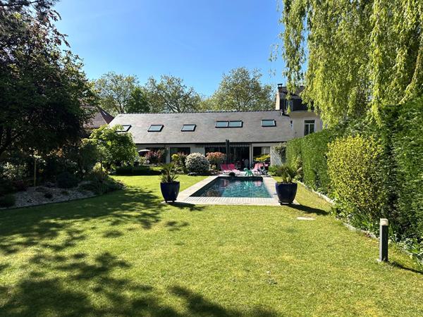 Villa Marcq en Baroeul Croisé Laroche 300 m² - Plain-pied, 4 chambres suites, Piscine extérieure chauffée, garage Marcq en baroeul Villa Marcq en Baroeul Croisé Laroche 300 m² - Plain-pied, 4 chambres suites, Piscine extérieure chauffée, garage Marcq en baroeul