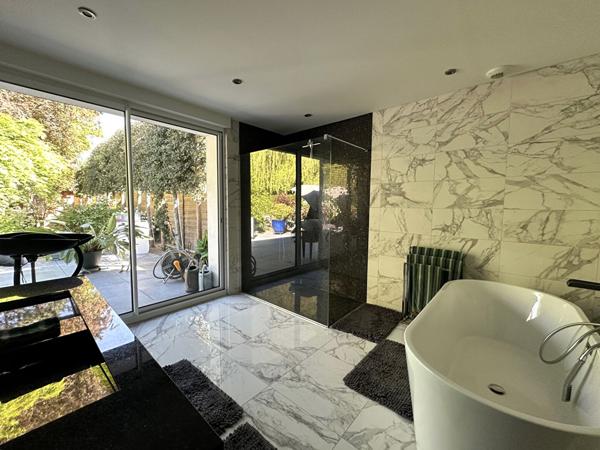 Villa Marcq en Baroeul Croisé Laroche 300 m² - Plain-pied, 4 chambres suites, Piscine extérieure chauffée, garage Marcq en baroeul Villa Marcq en Baroeul Croisé Laroche 300 m² - Plain-pied, 4 chambres suites, Piscine extérieure chauffée, garage Marcq en baroeul