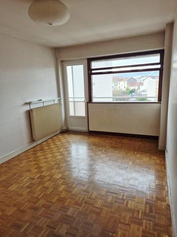 Appartement
         2 pièces
        - 43 m² 109 900 € *